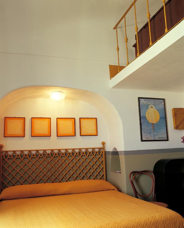Villa Laetitia 폰차 객실 사진